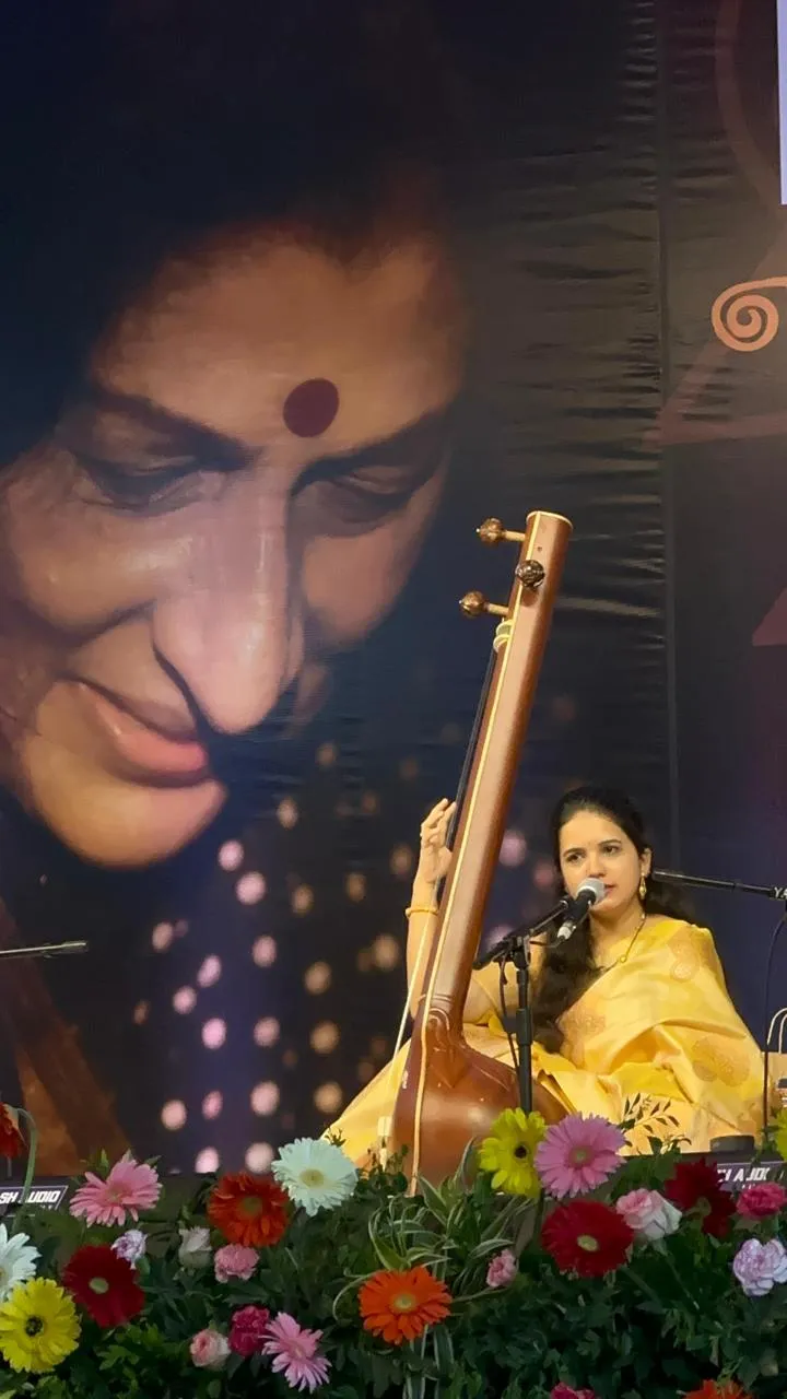 Performing at Gaanasaraswati Mahotsav.D53dIlZ0